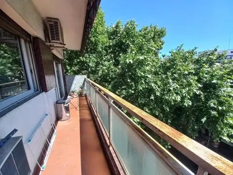 VENTA DEPARTAMENTO-FLORES-FRENTE-BALCON