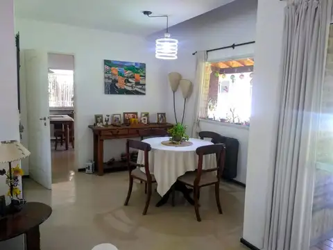 Casa 6 ambientes con 3 baños