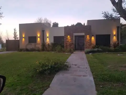 Avenida Julio A. Roca 3000, Piso 0