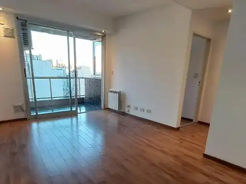 2 ambientes con balcón - Impecable  