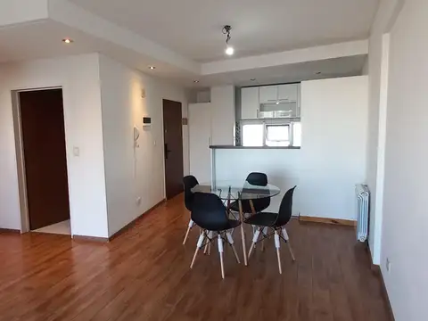 2 ambientes con balcón - Impecable !!!
