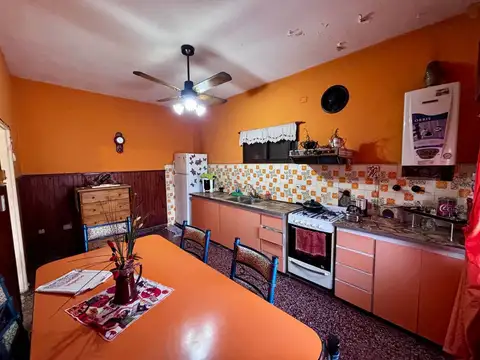 2 Viviendas c/entrada auto, cerca de todo, 2 patios, 1 a terminar, saldo a financiar, consulte!
