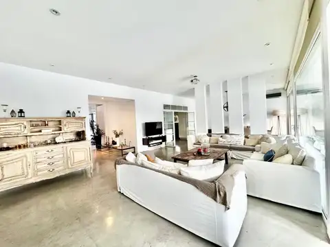 Casa 5 ambientes con 3 baños