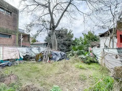 Los Patos al 2500 y Uruguay