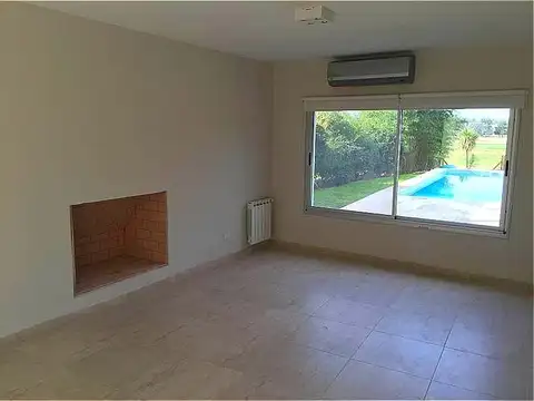 Casa en Alquiler con 6 cocheras