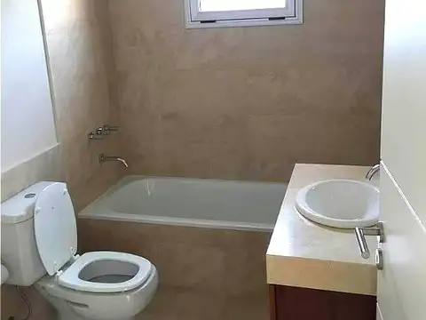 Casa en Alquiler al Este