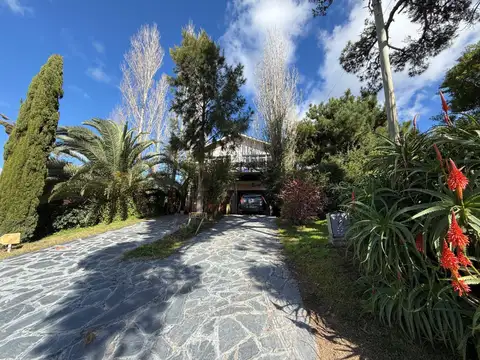 Casa en alquiler temporario c/ cochera en Barrio Ostende