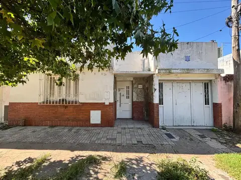 VENTA CASA A RECICLAR BELLA VISTA