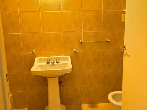 ALEM 1600, Piso PB
