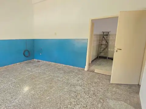 ALEM 1600, Piso PB