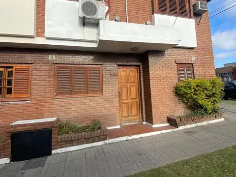 CASA DUPLEX 3 AMBIENTES CON COCHERA EZPELETA