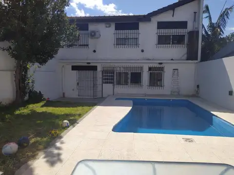 Casa 5 ambientes con 2 baños