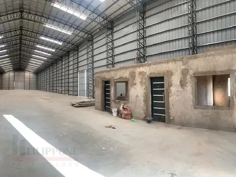 Excelente Galpón de 1500m² en alquiler - Lugones 2600