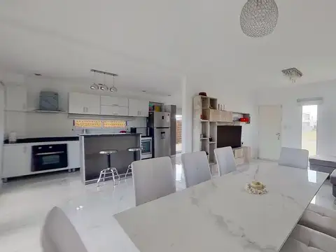 Casa 4 ambientes con 1 baño