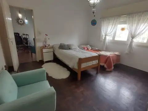CASA DE 2 PLANTAS EN CASEROS. VENTA