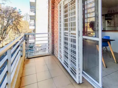 VENTA / PERMUTA – Dúplex con Balcón de 1 Dormitorio y Comodín – Echesortu, Rosario.