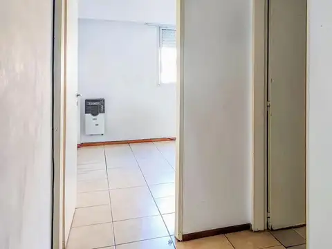 VENTA / PERMUTA – Dúplex con Balcón de 1 Dormitorio y Comodín – Echesortu, Rosario.