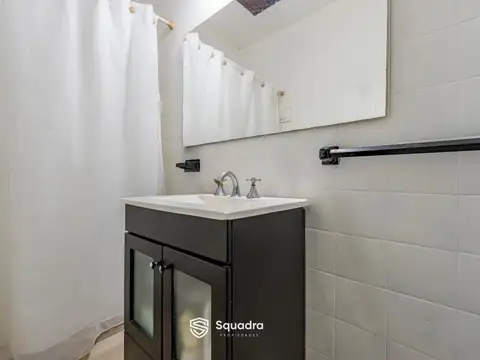 VENTA - Casa de pasillo de dos dormitorios, con patio. Lourdes, Rosario. APTO CRÉDITO.