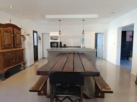 Casa en Venta con 4 cocheras