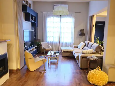 Casa 4 ambientes con 5 baños