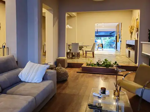 Casa 4 ambientes con 5 baños