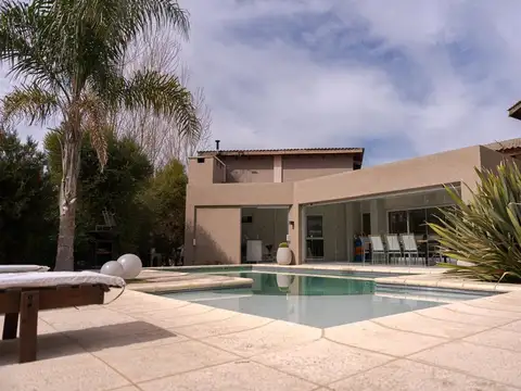 Casa 3 ambientes con 3 baños