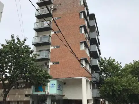 Balcón. Quincho y parrillero común.