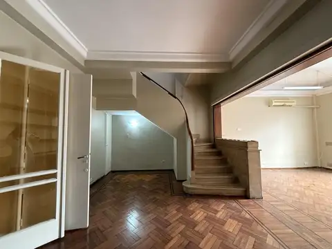 Casa en Alquiler con 2 cocheras