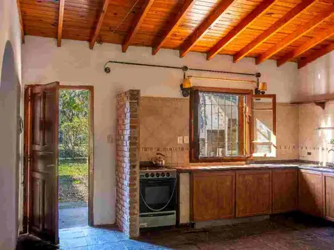 VENDE-CASA-3 AMB. CARLOS KEEN Jardín/Galería