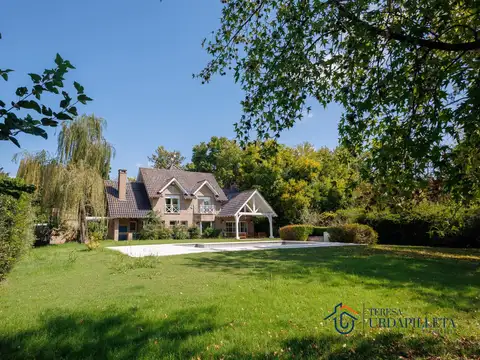 Casa sobre terreno de 1755.00 m² en venta - Teresa Urdapilleta Propiedades