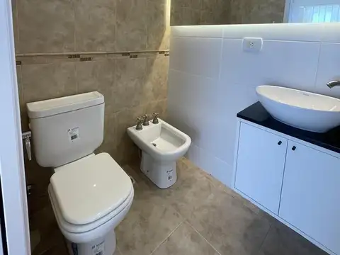 Depto Tipo Casa en Venta con 1 cocheras