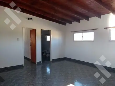 Venta Casa 2 Dormitorios + Departamento 1 dorm. Centenario
