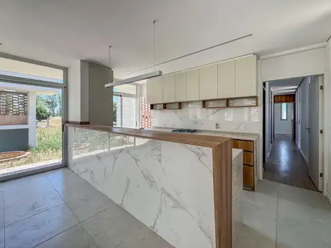 VENTA - Casa de 2 dormitorios. Pinares del Sur.