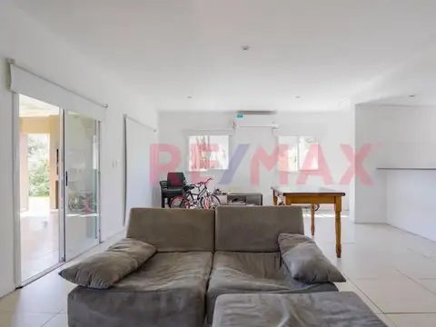 Casa Venta  4 amb  Santa Guadalupe Pilar del Este