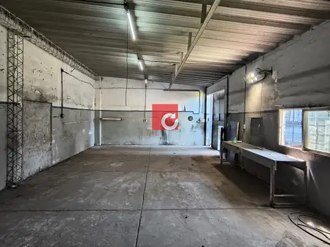 1 E/520 y 521-Galpón/Taller/Depósito en alquiler en La Plata