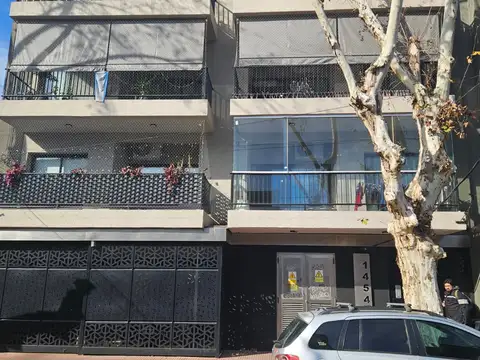 Departamento nuevo  3 ambientes al frente con cochera