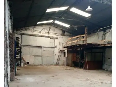 Ricchieri 2863.  (Carrasco) 2 GALPONES,