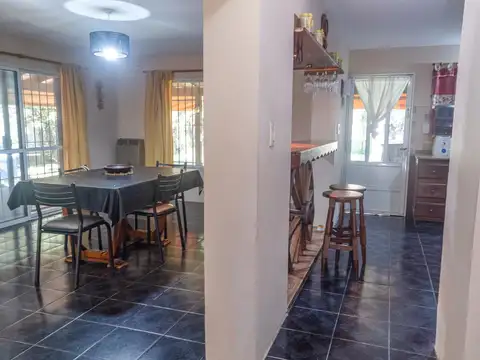 Casa 4 ambientes con 2 baños