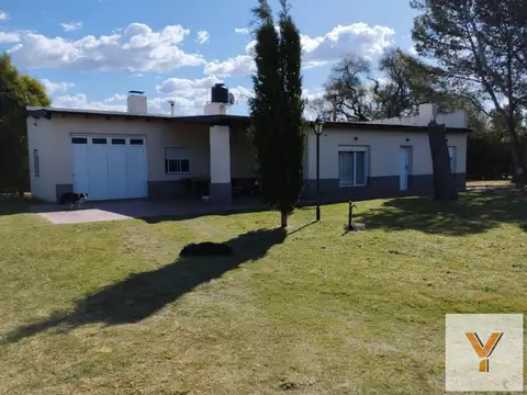 Casa en venta - 2 Dormitorios 2 Baños - Cocheras - 2.790Mts2 - Coronel Dorrego