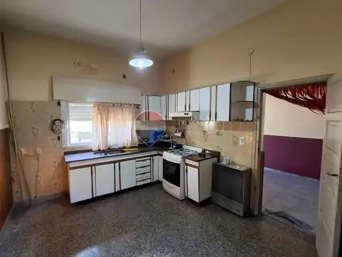 VENTA CASA 3 AMB CON COCHERA Y PATIO SOLANO CENTRO