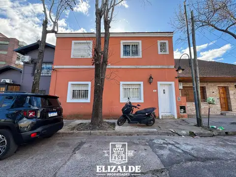 Alfredo Palacios y Av. Peron - Casa de 4 dor con jardin amplio - Venta - Victoria