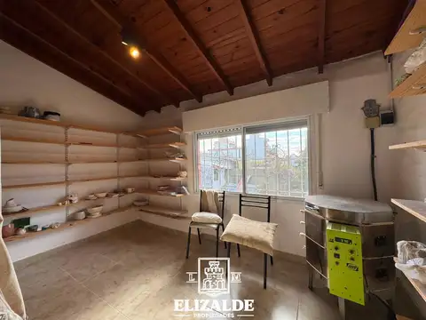 Alfredo Palacios y Av. Peron - Casa de 4 dor con jardin amplio - Venta - Victoria