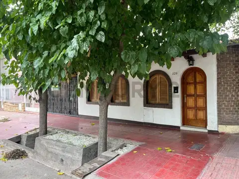 CASA EN VENTA EN BARRIO BANCARIO GODOY CRUZ
