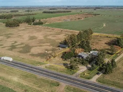 1 Ha con construcciones sobre Ruta N°3