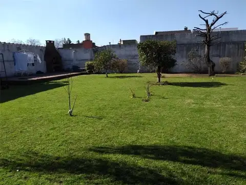 GALPÓN ACTUALMENTE SE UTILIZA PARA COCHERAS CON CASA DE 3 AM