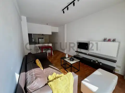 Duplex en Cañitas con balcón terraza y parrilla!