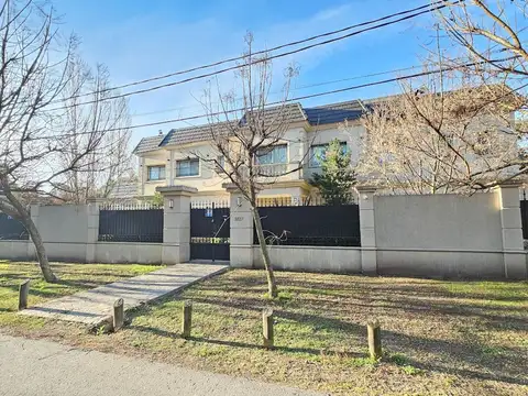 Casa en inmejorable ubicación de Parque Leloir.