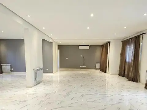 Casa en inmejorable ubicación de Parque Leloir.