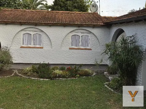 Casa Quinta en venta - 8 dormitorios- 600mts2 - Arturo Seguí, La Plata