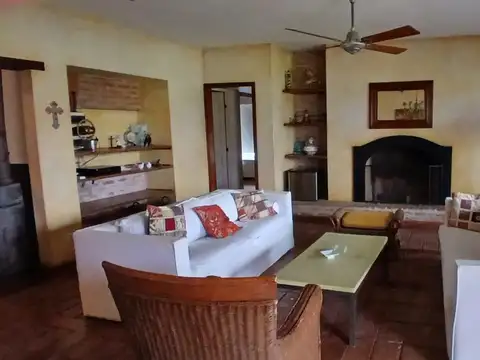 Campo con casa y caballerizas en venta
